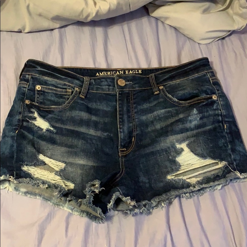 American Eagle ripped distressed jean shorts!